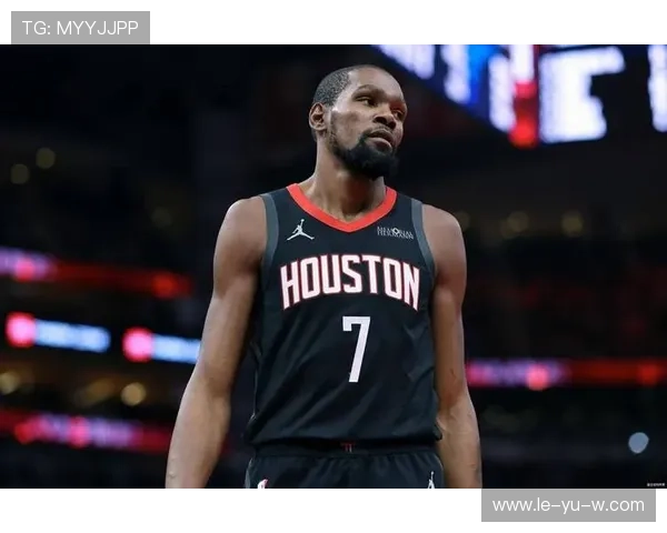 篮球明星最新发型大变样,风格转变引发球迷热议